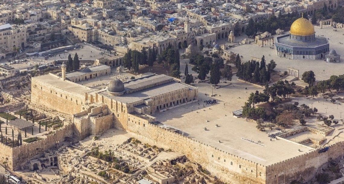 Israel-20132-Aerial-Jerusalem-Temple_Mount-Al-Aqsa_and_Dome_of_the_Rock ...